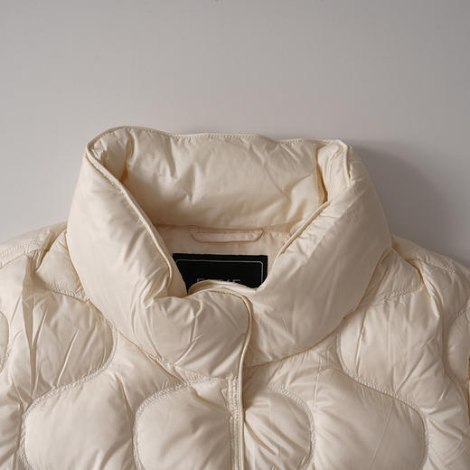 VIMAGE纬漫纪经典时尚2025冬季新款短羽绒服V2411101 商品图2