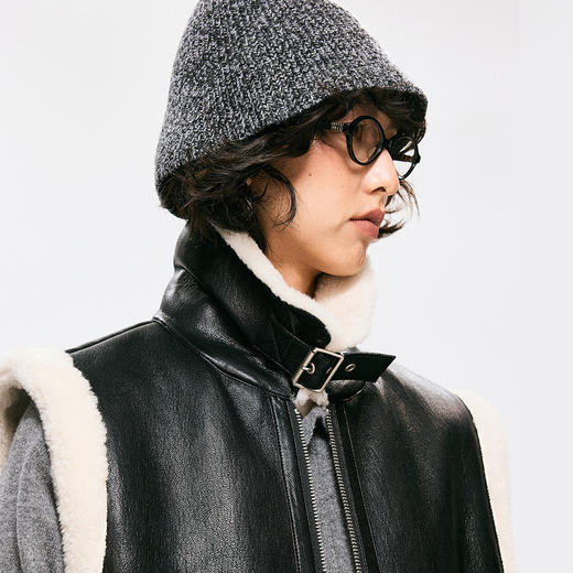 棉仓3661027001-皮毛一体风格熊猫色马甲黑白撞色立翻领美利奴颗粒羊毛 商品图1