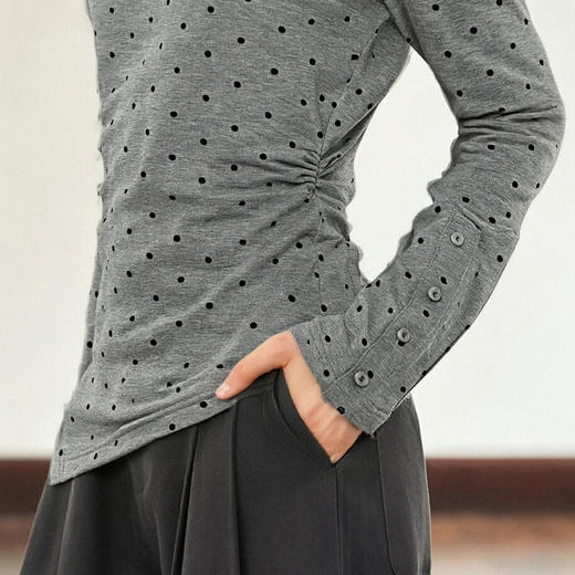 OLrain欧芮儿2025新款女冬季灰色波点设计感显瘦长袖T恤打底衫 商品图1