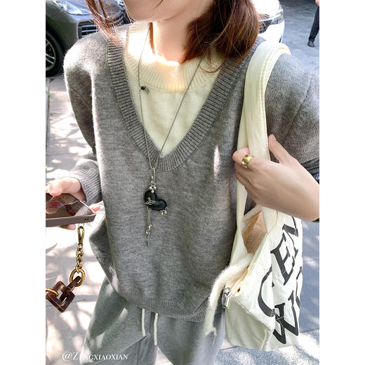 <曾小咸推荐> 灰色V领时尚毛衣女 商品图2
