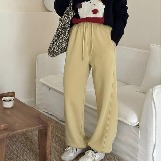 下单3-7天发货！K.HIP 升级版多巴胺色团宠卫裤  一裤两穿 轻松切换直筒与束脚版型，松弛感穿搭；加绒加厚内里，快速蓄热锁温，上身chao柔软，穿出纸片人既视感 商品图6