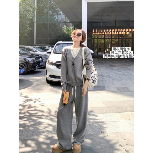 <曾小咸推荐> 灰色V领时尚毛衣女 商品图1
