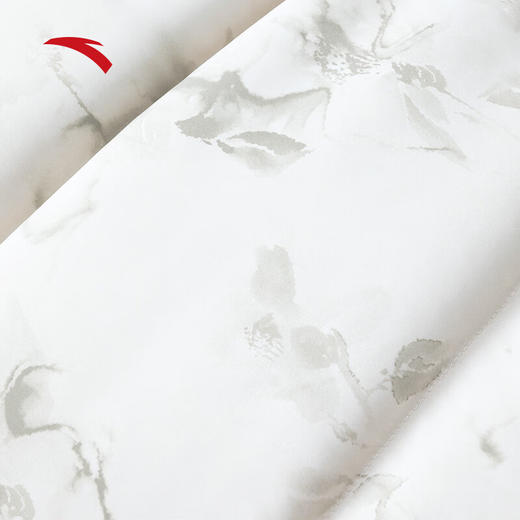 安踏【关晓彤同款】连帽羽绒服 女春季新款保暖羽绒外套162517913S 白茶色/满地印-1 商品图4