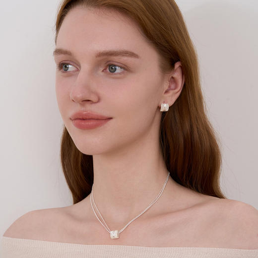 ARSIS｜流光系列 珠光蝶贝耳圈 商品图1