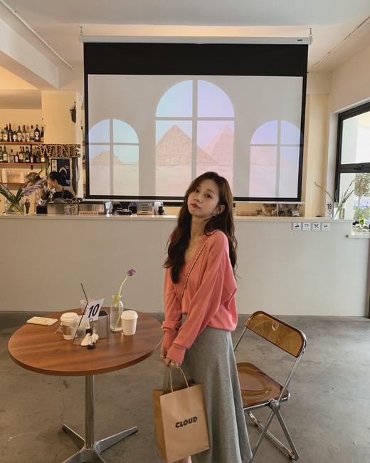 福利 金蘑菇菇【蕾丝玛丽珍】蕾丝拼接小心机v领宽松显瘦毛衣女 商品图4