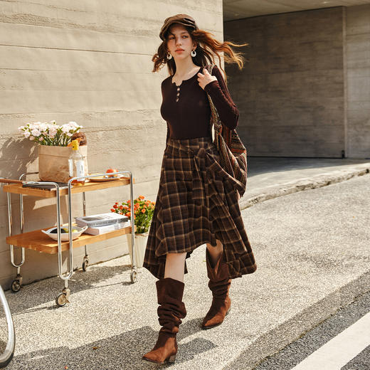 OLrain欧芮儿2025新款女冬季美拉德格子不规则设计感中腰半身裙 商品图0