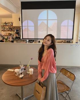 福利 金蘑菇菇【蕾丝玛丽珍】蕾丝拼接小心机v领宽松显瘦毛衣女
