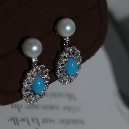 提升气色，gao版本强光完美品质淡水珍珠耳环，无暇，约7mm。配件纯银针+注金配件+人造绿松。 商品图1