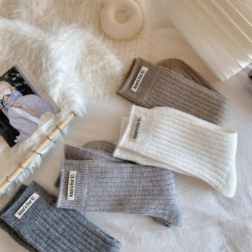 4双一组！暖芙芙羊毛女袜纯色英文布标  经典黑白灰棕色系 百搭好看软糯糯羊绒、加厚保暖抗寒 商品图7