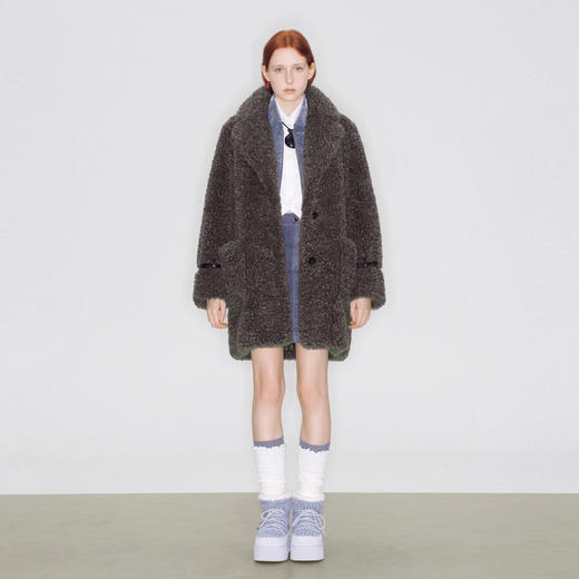 lost in echo2025秋冬新款气质宽松大翻领仿羊卷毛中长皮草外套 商品图4