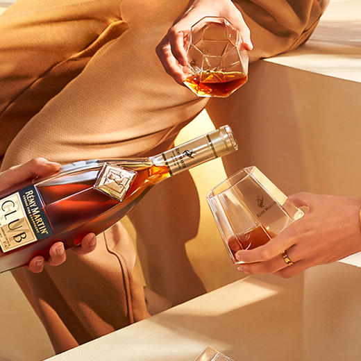 【RémyMartin】人头马优质350ml CLUB级香槟干邑白兰地进口洋酒 商品图1