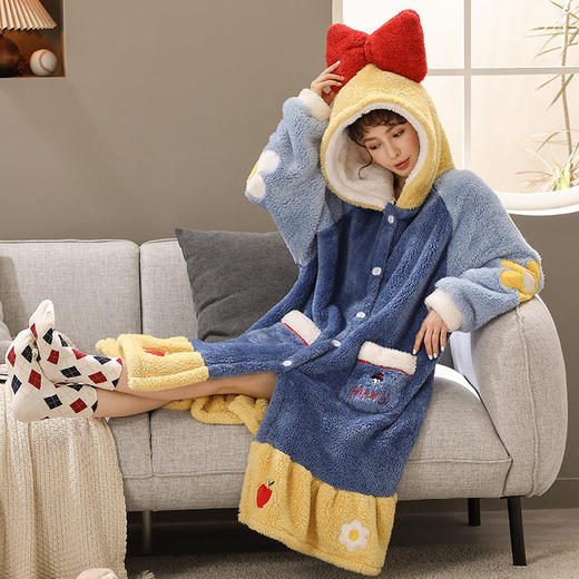 【网红同款亲肤保暖睡衣】秋冬珊瑚绒长款睡袍女法兰绒睡袍睡裙女家居服可外穿 商品图3