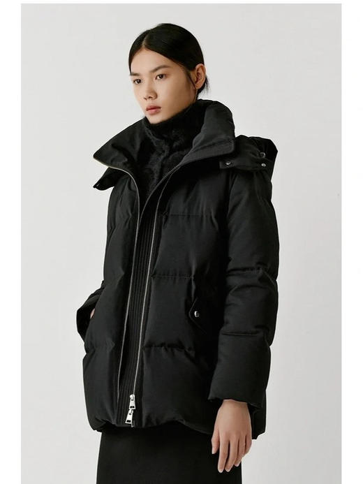 精纺羊毛白鹅绒羽绒服 重磅高暖羽绒 内填高质90鹅绒 恰当松量 周身立体绗缝 甄选100%品质绵羊毛面料 立体微阔袖型 商品图1