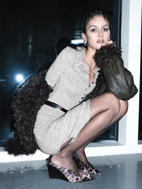 TR她热 灰阶法则 灰色弹力大翻领修身显瘦荡领打底衫上衣