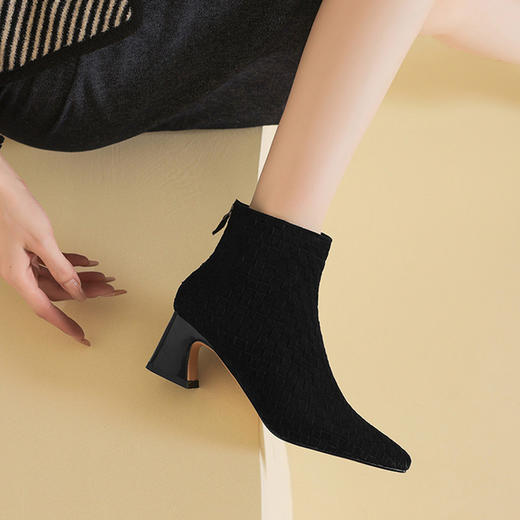 【预售5天】编织真皮尖头中跟短靴女新款时尚气质显瘦粗跟马丁靴单靴YS&0576 商品图4