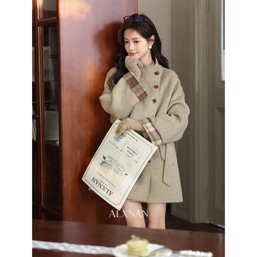 鹿向南「橡果森林」绿色毛呢外套女秋冬新款高级感宽松中长款大衣 商品图3