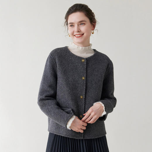 「自」全新升级【铂金会员487/天猫659/差价172】(05628)洛诗琳高级感短款双面呢外套2025秋冬圆领气质羊毛外套女 商品图3