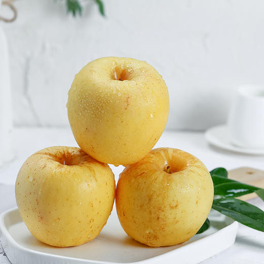 【慕雪维纳斯黄金苹果】产自山东烟台威海，果皮颜色金黄，零星点缀的果斑，口感清脆多汁，香甜脆嫩 商品图4