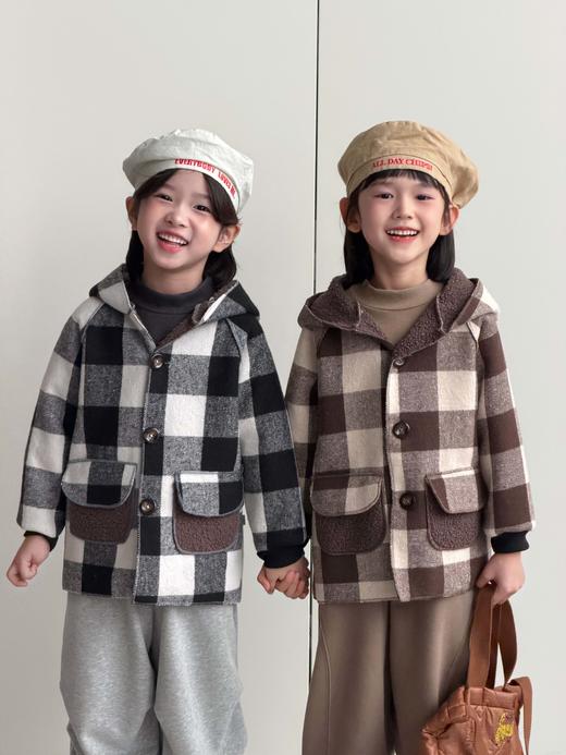 39.9元秒！🔥【喜林贝尔 连帽格子外套】暖到心坎里👋🏻内里加绒，非常柔软保暖又厚实⚡️ 无惧寒冷持续保暖 减少热量流失 商品图0