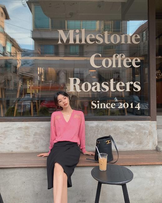 福利 金蘑菇菇【蕾丝玛丽珍】蕾丝拼接小心机v领宽松显瘦毛衣女 商品图5