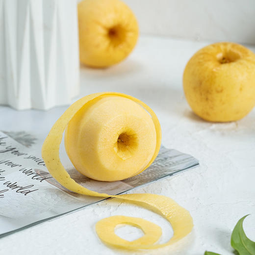 【慕雪维纳斯黄金苹果】产自山东烟台威海，果皮颜色金黄，零星点缀的果斑，口感清脆多汁，香甜脆嫩 商品图5