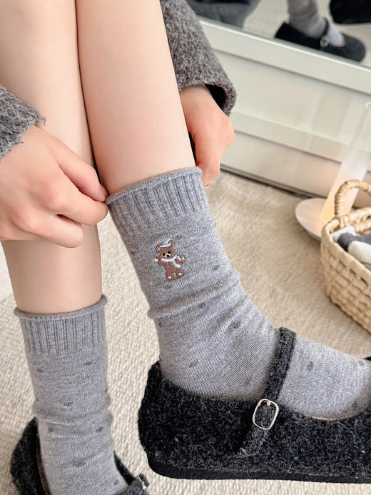 4双一组！暖芙芙羊毛女袜超可爱小熊刺绣+经典小圆点秋冬超细柔软羊毛、加厚保暖长筒袜 商品图2