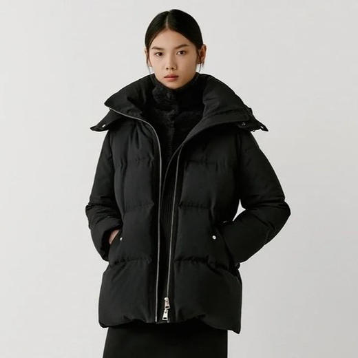 精纺羊毛白鹅绒羽绒服 重磅高暖羽绒 内填高质90鹅绒 恰当松量 周身立体绗缝 甄选100%品质绵羊毛面料 立体微阔袖型 商品图0