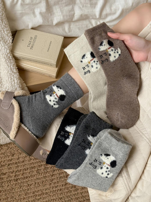4双一组！暖芙芙羊毛女袜  超可爱植绒小狗、黑白灰经典色系秋冬长筒袜 超细柔软羊毛、保暖抗寒 商品图8