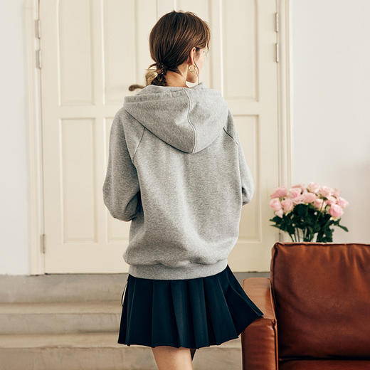 OLrain欧芮儿法式灰色连帽印花套头卫衣女秋季2025新款宽松上衣 商品图2