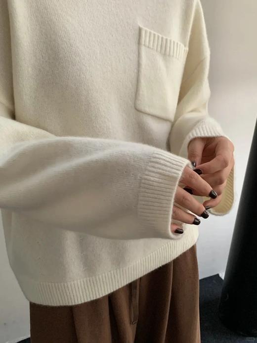 老米优品🎈 3-7天发！高端系列🐏 山羊绒+绵羊毛《口袋设计圆领羊毛针织套头衫》是一份自由自在的洒脱~ 慵懒风毛衣。 商品图7