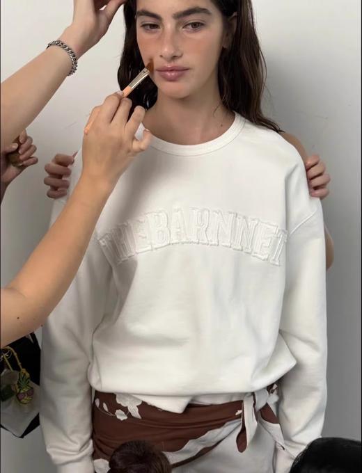 The barn*痞帅慵懒风logo刺绣圆领卫衣 商品图4