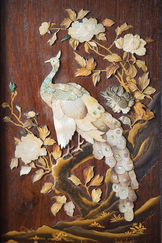 【已售】独角鹿西洋古董1880年代日本明治时期出品吉祥卷叶纹硬木镂雕及描金装饰传统东方花鸟主题芝山镶嵌大型多宝阁 商品图10