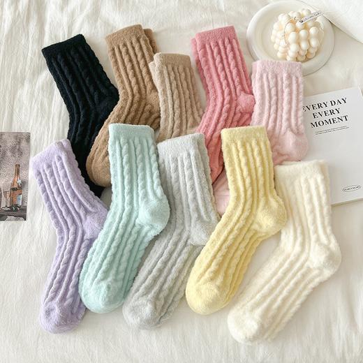 【超值7双装】澳绒麻花羊毛袜子 经典麻花纹理简约不失格调 满满的秋冬氛围感 脚感软糯舒适 绵羊毛含量高达27% 柔软且保暖堆堆袜秋冬季保暖麻花袜加厚中筒袜孕妇月子袜冬天长袜 商品图7