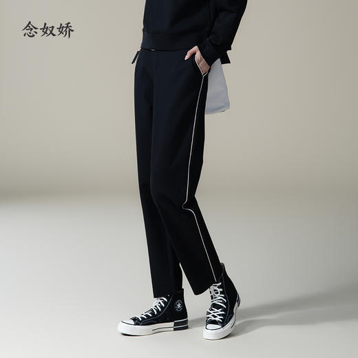 【商场同款】CNT4980 “漫步运动裤”  上松下紧设计修饰大腿显瘦舒适 侧缝白色牙边运动裤 好穿搭黑色休闲裤 商品图0