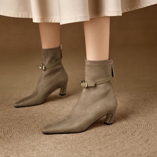 【预售5天】时尚皮带扣高跟弹力女靴，小方头粗跟后拉链瘦瘦靴短靴HP&A2656 商品图0