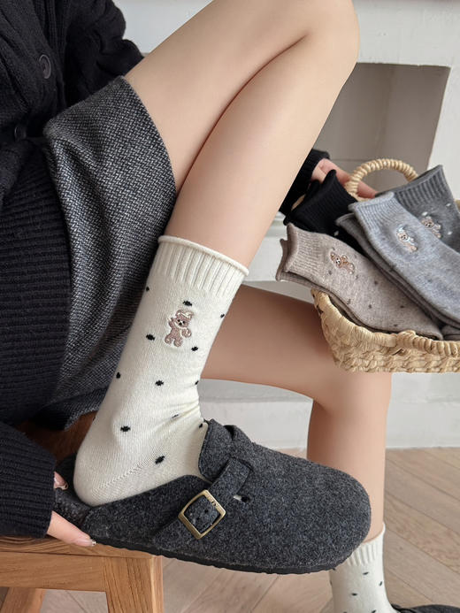 4双一组！暖芙芙羊毛女袜超可爱小熊刺绣+经典小圆点秋冬超细柔软羊毛、加厚保暖长筒袜 商品图4