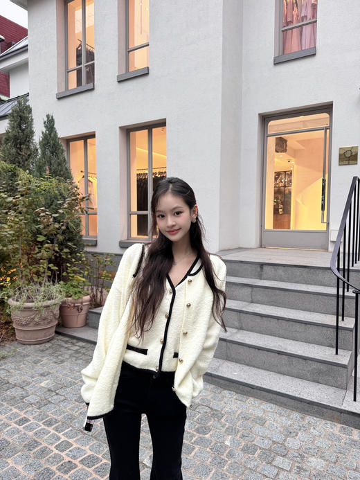 Read Nameless /小香风羊毛厚马甲+开衫  2025/10/23 商品图12