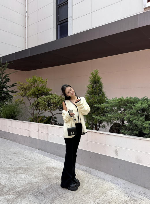 Read Nameless /小香风羊毛厚马甲+开衫  2025/10/23 商品图13