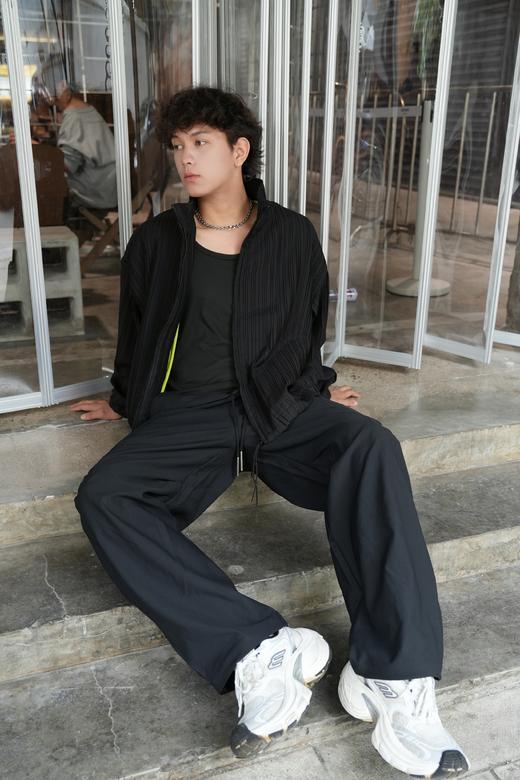 532572186竖纹肌理夹克 商品图3