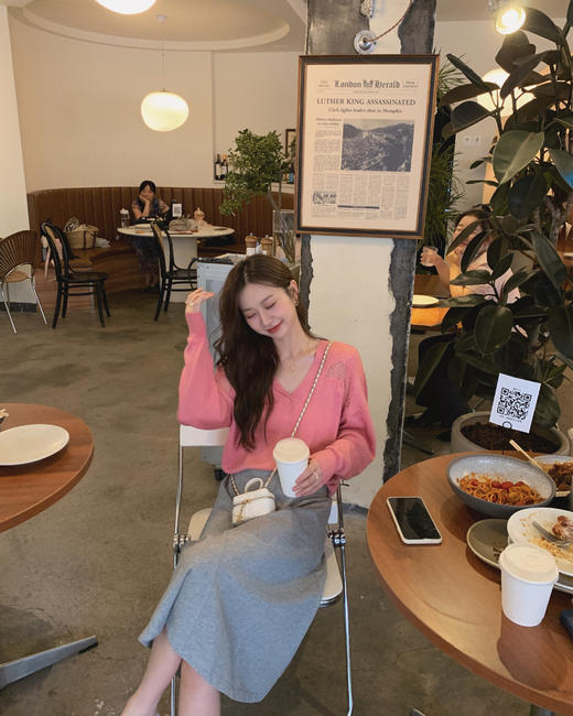 福利 金蘑菇菇【蕾丝玛丽珍】蕾丝拼接小心机v领宽松显瘦毛衣女 商品图1