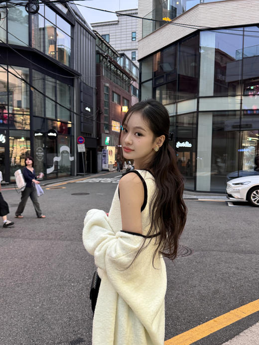 Read Nameless /小香风羊毛厚马甲+开衫  2025/10/23 商品图11