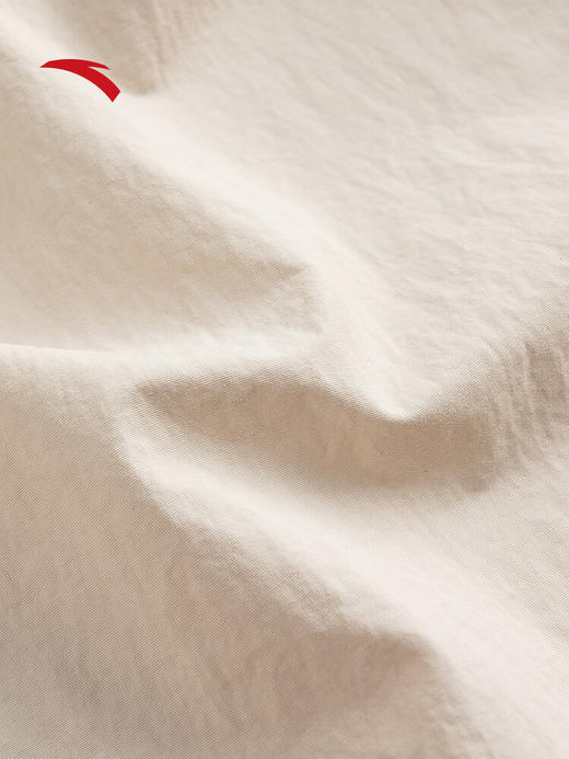 安踏欧文系列 男女同款新款宽松梭织外套休闲潮流运动上衣172531601 泥沙灰/尘末灰-1 商品图6