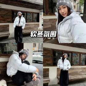 新品上身丨奶蓝羽绒软fufu，黑阔腿衬松弛，耳机一戴，冬街氛围感拉满🎧✨