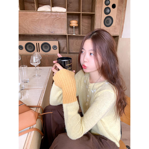 <曾小咸推荐> 现货秒杀！微信超特价！拼接黄色长袖针织衫 日常169.99 立减100 秒杀69.99！ 商品图2