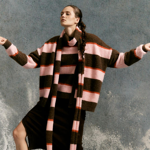 谜底V领针织开衫长袖2025年冬季新品亲肤柔滑条纹毛衣女254MZ1905 商品图0