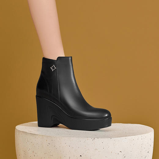 【预售5天】圆头小个子厚底真皮短靴秋冬新款松糕底坡跟百搭超高跟及踝靴SMQ&5051 商品图1