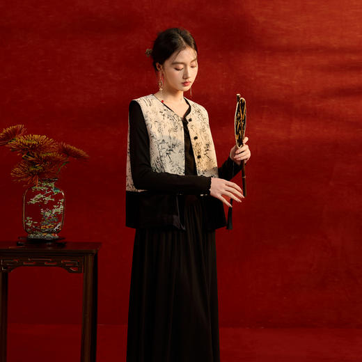 三彩【墨染倾城】2025冬季新款荡领连衣裙收腰A字裙长裙C 商品图3