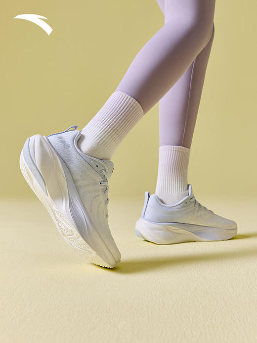 安踏叶子丨跑步鞋女子缓震回弹运动鞋厚底增高轻便跳绳鞋女122535515 纸莎白/淡暮蓝-3 商品图6