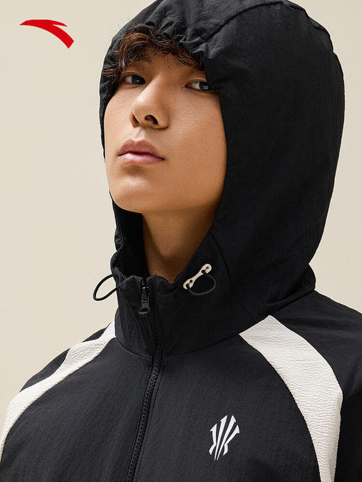 安踏欧文系列 男女同款新款宽松梭织外套休闲潮流运动上衣172531601 基础黑/泥沙灰-5 商品图4