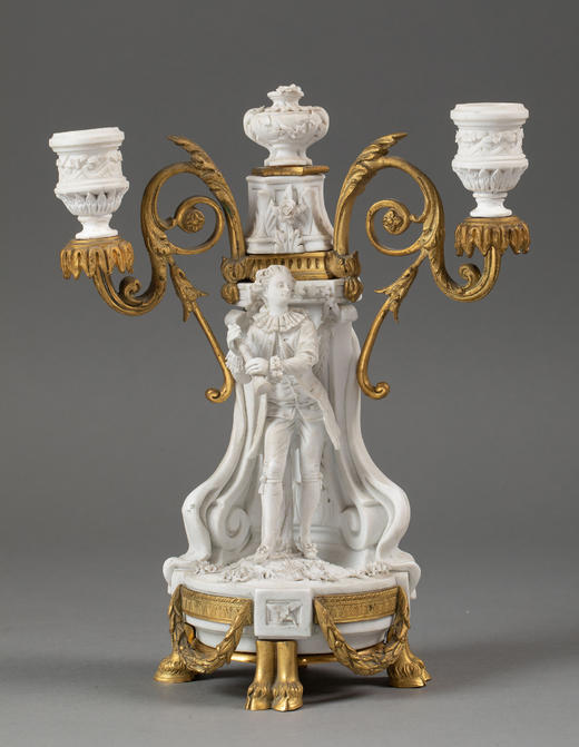 独角鹿西洋古董19世纪末法国出品卷叶纹铜鎏金精雕装饰古典人物主题素胎瓷雕座钟烛台三件套 商品图9